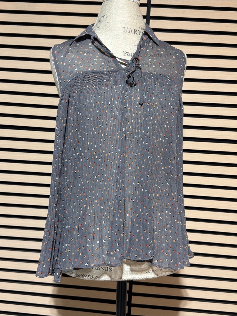 LC Lauren Conrad Slate Blue Pleated Sleeveless Floral Tie-Neck Blouse